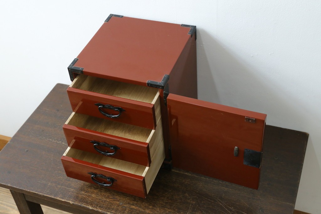 中古　美品　欅産業　朱塗りの小引き出し　(R-087672)