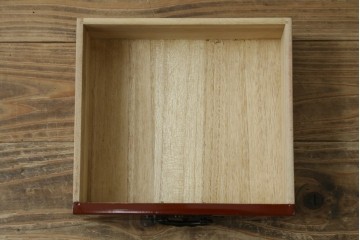中古　美品　欅産業　朱塗りの小引き出し　(R-087672)