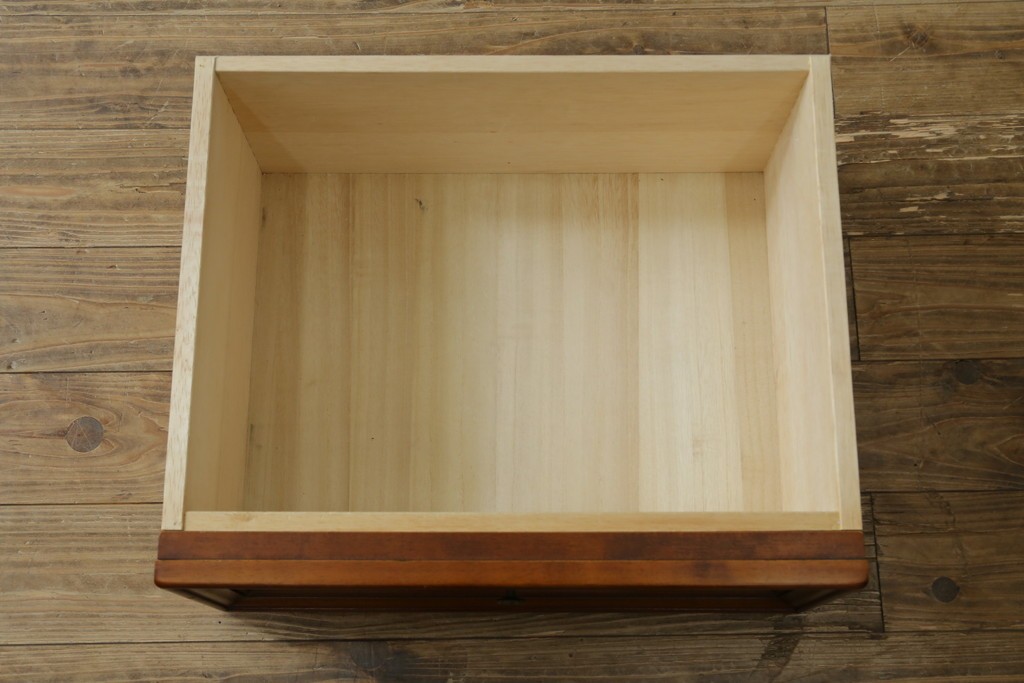 中古　美品　輸入家具　アメリカンクラシックな雰囲気のチェスト　(R-087673)