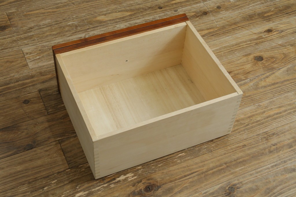 中古　美品　輸入家具　アメリカンクラシックな雰囲気のチェスト　(R-087673)