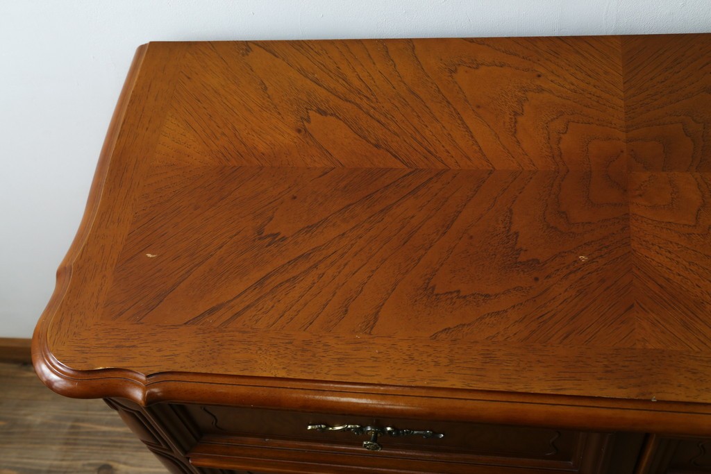 中古　美品　輸入家具　アメリカンクラシックな雰囲気のチェスト　(R-087673)
