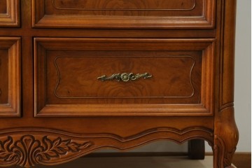 中古　美品　輸入家具　アメリカンクラシックな雰囲気のチェスト　(R-087673)
