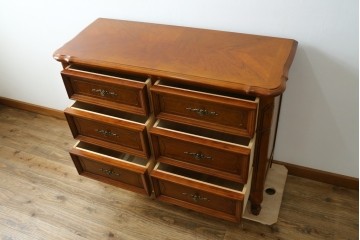中古　美品　輸入家具　アメリカンクラシックな雰囲気のチェスト　(R-087673)