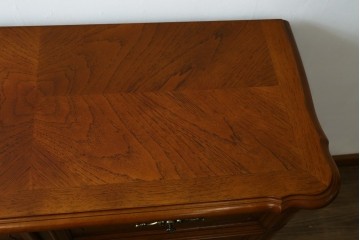 中古　美品　輸入家具　アメリカンクラシックな雰囲気のチェスト　(R-087673)