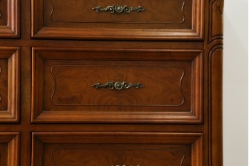 中古　美品　輸入家具　アメリカンクラシックな雰囲気のチェスト　(R-087673)