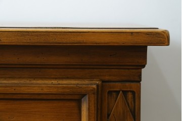 中古　美品　イタリア高級家具メーカー　SELVA(セルバ)　チェリー材　上品な意匠とクラシカルなデザインが魅力のアンティーク調チェスト　(R-087674)