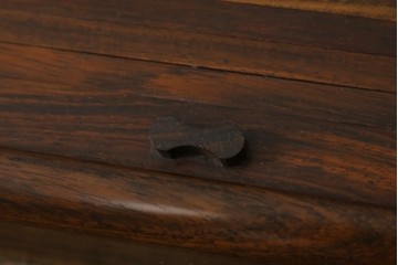 中古　美品　通産大臣指定伝統的工芸品　大阪唐木指物　吉勝作　紫檀材を用いた蛇腹式硯箱　(R-087682)