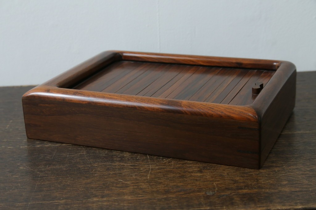 中古　美品　通産大臣指定伝統的工芸品　大阪唐木指物　吉勝作　紫檀材を用いた蛇腹式硯箱　(R-087682)