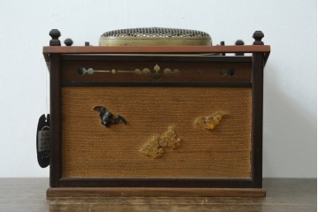 和製アンティーク　明治大正期　指物工芸品　蝙蝠(コウモリ)や桜の花を象った飴細工のような装飾がアクセントの時代寄木煙草盆　(R-087683)