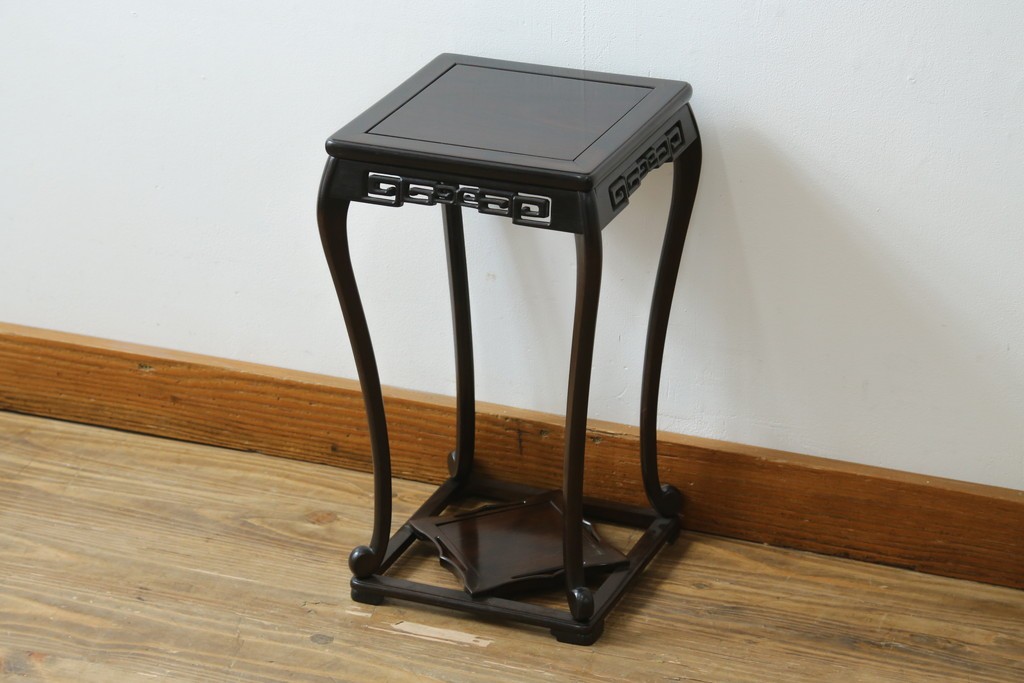 中古　伝統工芸品　大阪唐木指物　大仙作　花梨材　透かし意匠が上品な花台　(R-087685)
