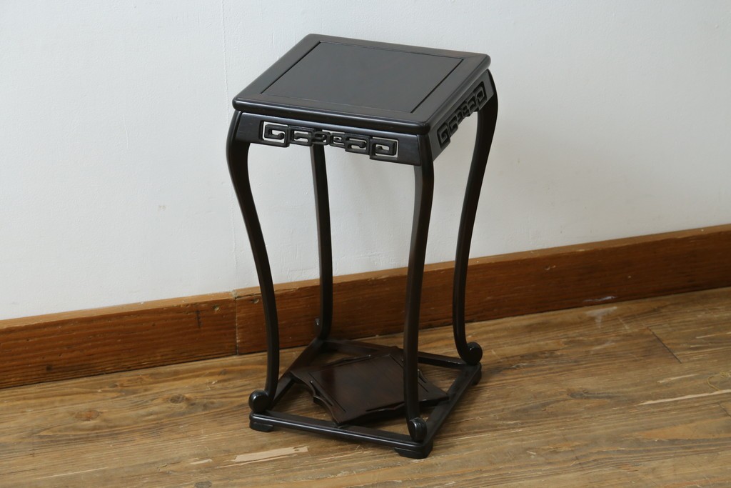 中古　伝統工芸品　大阪唐木指物　大仙作　花梨材　透かし意匠が上品な花台　(R-087685)