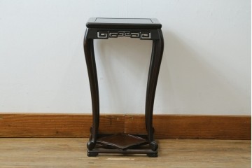中古　伝統工芸品　大阪唐木指物　大仙作　花梨材　透かし意匠が上品な花台　(R-087685)