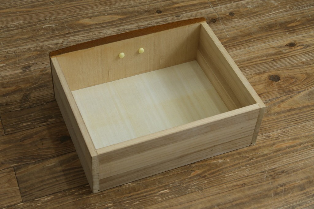 中古　美品　CONDE HOUSE(カンディハウス)　すらりとした縦長フォルムのジュエリーチェスト　定価約28万円　(R-087687)