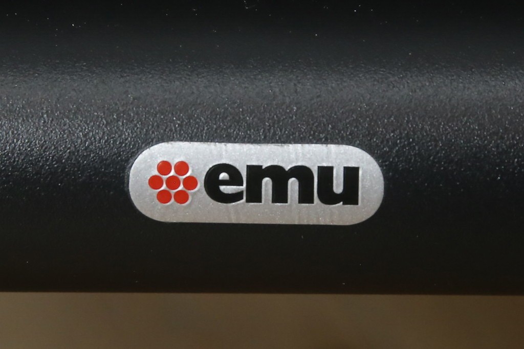 中古　美品　アスプルンド(ASPLUND)取り扱い　emu(エミュー)　TERRAMARE(テラマーレ)　シックでスタイリッシュな1人掛けソファ　(R-087688)