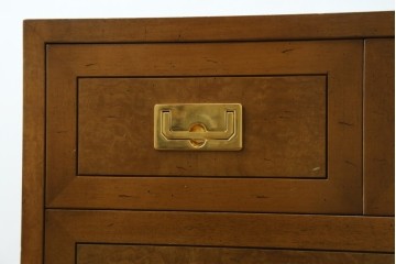 中古　美品　カリモク家具(karimoku)　domani(ドマーニ)　Morganton(モーガントン)　ゴールドの取っ手が上品なライトコニャック色のチェスト　定価約49万円　(R-087690)