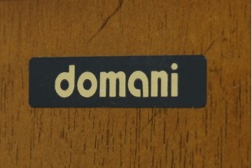 中古　美品　カリモク家具(karimoku)　domani(ドマーニ)　Morganton(モーガントン)　ゴールドの取っ手が上品なライトコニャック色のチェスト　定価約49万円　(R-087690)
