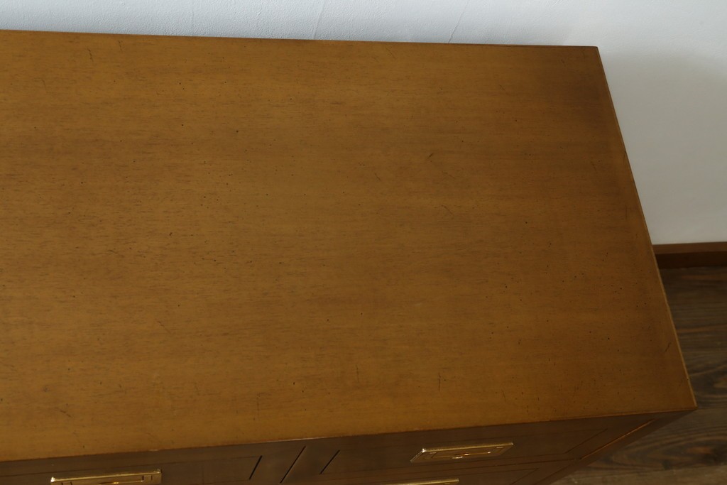中古　美品　カリモク家具(karimoku)　domani(ドマーニ)　Morganton(モーガントン)　ゴールドの取っ手が上品なライトコニャック色のチェスト　定価約49万円　(R-087690)