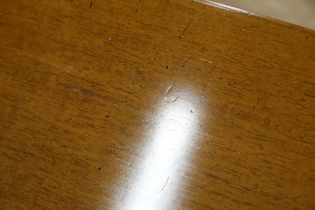 中古　美品　カリモク家具(karimoku)　domani(ドマーニ)　Morganton(モーガントン)　ゴールドの取っ手が上品なライトコニャック色のチェスト　定価約49万円　(R-087690)