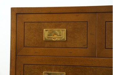中古　美品　カリモク家具(karimoku)　domani(ドマーニ)　Morganton(モーガントン)　ゴールドの取っ手が上品なライトコニャック色のチェスト　定価約49万円　(R-087690)