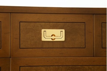 中古　美品　カリモク家具(karimoku)　domani(ドマーニ)　Morganton(モーガントン)　ゴールドの取っ手が上品なライトコニャック色のチェスト　定価約49万円　(R-087690)