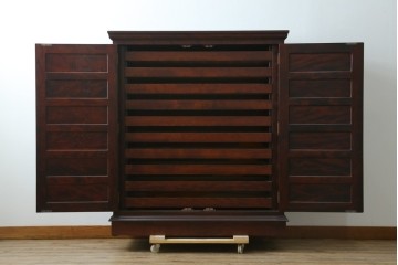 中古　国産　高級民芸家具　衣装盆付きで整理しやすい衣装箪笥　(R-087691)