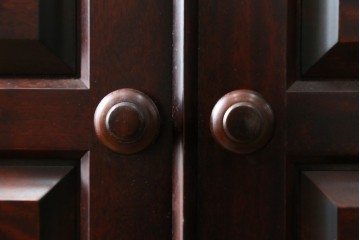 中古　国産　高級民芸家具　衣装盆付きで整理しやすい衣装箪笥　(R-087691)
