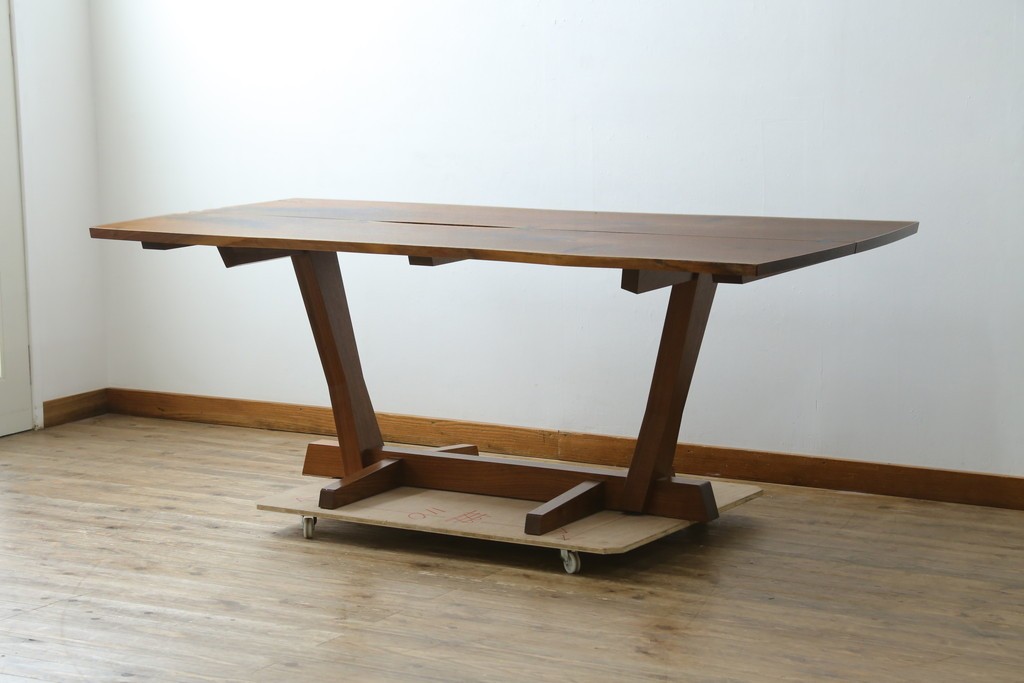 中古　桜製作所創業者・永見眞一氏サイン入り!!　ジョージ・ナカシマ(George Nakashima)　素材を活かした造形が魅力のコノイドテーブル　(R-087692)