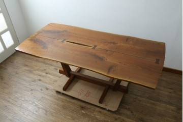 中古　桜製作所創業者・永見眞一氏サイン入り!!　ジョージ・ナカシマ(George Nakashima)　素材を活かした造形が魅力のコノイドテーブル　(R-087692)