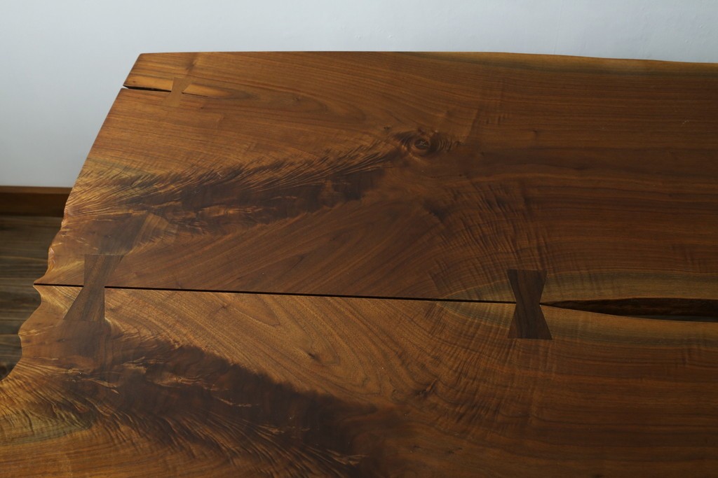 中古　桜製作所創業者・永見眞一氏サイン入り!!　ジョージ・ナカシマ(George Nakashima)　素材を活かした造形が魅力のコノイドテーブル　(R-087692)