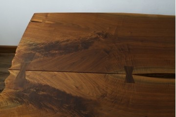 中古　桜製作所創業者・永見眞一氏サイン入り!!　ジョージ・ナカシマ(George Nakashima)　素材を活かした造形が魅力のコノイドテーブル　(R-087692)