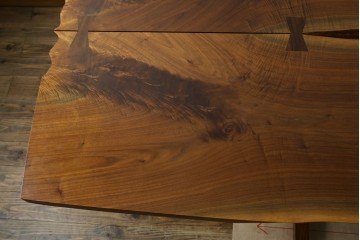 中古　桜製作所創業者・永見眞一氏サイン入り!!　ジョージ・ナカシマ(George Nakashima)　素材を活かした造形が魅力のコノイドテーブル　(R-087692)