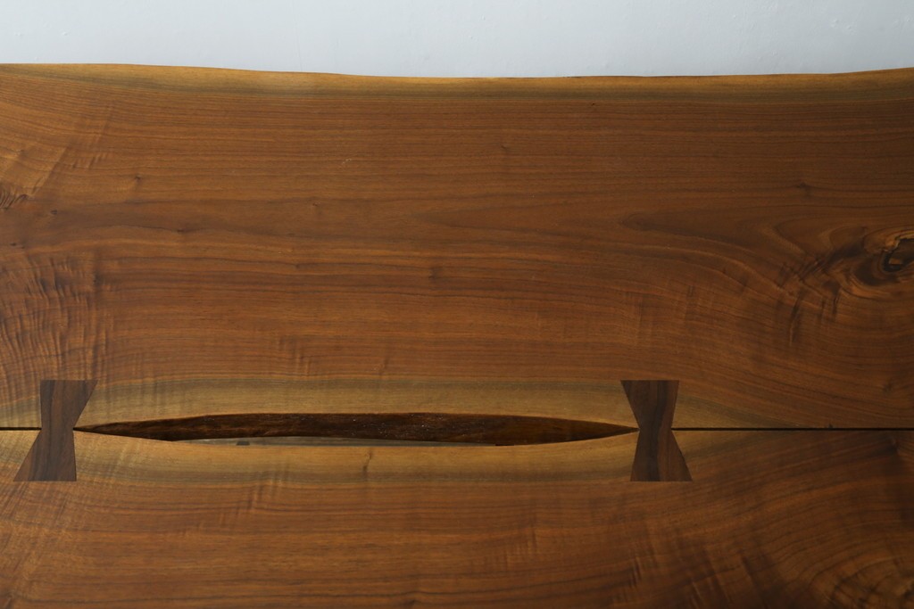 中古　桜製作所創業者・永見眞一氏サイン入り!!　ジョージ・ナカシマ(George Nakashima)　素材を活かした造形が魅力のコノイドテーブル　(R-087692)