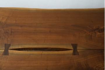 中古　桜製作所創業者・永見眞一氏サイン入り!!　ジョージ・ナカシマ(George Nakashima)　素材を活かした造形が魅力のコノイドテーブル　(R-087692)