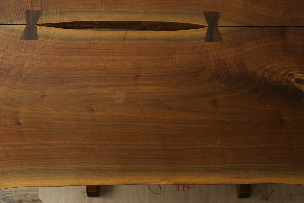 中古　桜製作所創業者・永見眞一氏サイン入り!!　ジョージ・ナカシマ(George Nakashima)　素材を活かした造形が魅力のコノイドテーブル　(R-087692)