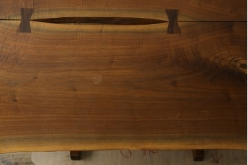 中古　桜製作所創業者・永見眞一氏サイン入り!!　ジョージ・ナカシマ(George Nakashima)　素材を活かした造形が魅力のコノイドテーブル　(R-087692)