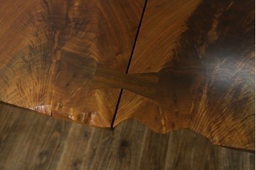 中古　桜製作所創業者・永見眞一氏サイン入り!!　ジョージ・ナカシマ(George Nakashima)　素材を活かした造形が魅力のコノイドテーブル　(R-087692)