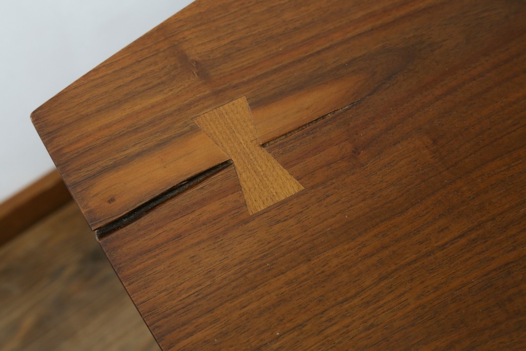 中古　桜製作所創業者・永見眞一氏サイン入り!!　ジョージ・ナカシマ(George Nakashima)　素材を活かした造形が魅力のコノイドテーブル　(R-087692)