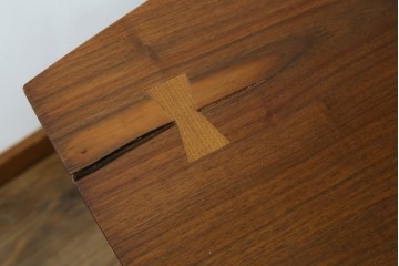 中古　桜製作所創業者・永見眞一氏サイン入り!!　ジョージ・ナカシマ(George Nakashima)　素材を活かした造形が魅力のコノイドテーブル　(R-087692)