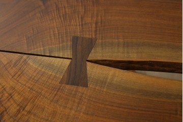 中古　桜製作所創業者・永見眞一氏サイン入り!!　ジョージ・ナカシマ(George Nakashima)　素材を活かした造形が魅力のコノイドテーブル　(R-087692)