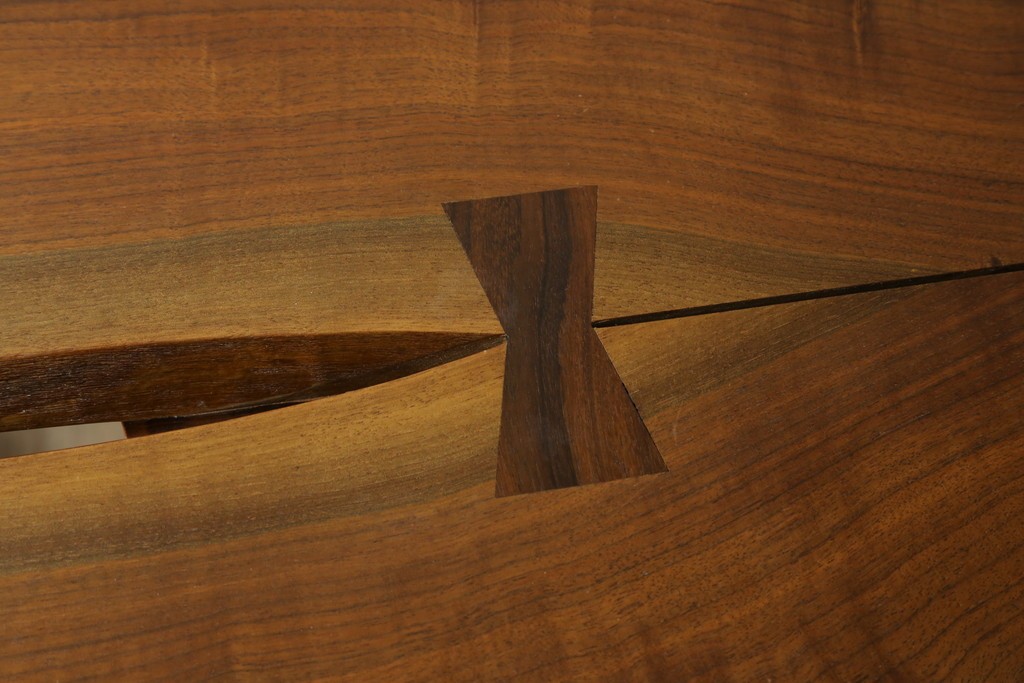中古　桜製作所創業者・永見眞一氏サイン入り!!　ジョージ・ナカシマ(George Nakashima)　素材を活かした造形が魅力のコノイドテーブル　(R-087692)