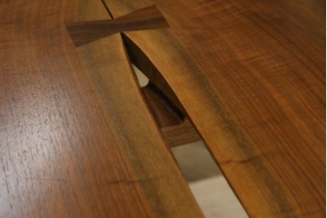 中古　桜製作所創業者・永見眞一氏サイン入り!!　ジョージ・ナカシマ(George Nakashima)　素材を活かした造形が魅力のコノイドテーブル　(R-087692)