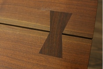 中古　桜製作所創業者・永見眞一氏サイン入り!!　ジョージ・ナカシマ(George Nakashima)　素材を活かした造形が魅力のコノイドテーブル　(R-087692)