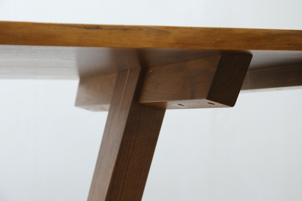 中古　桜製作所創業者・永見眞一氏サイン入り!!　ジョージ・ナカシマ(George Nakashima)　素材を活かした造形が魅力のコノイドテーブル　(R-087692)