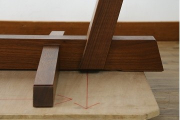 中古　桜製作所創業者・永見眞一氏サイン入り!!　ジョージ・ナカシマ(George Nakashima)　素材を活かした造形が魅力のコノイドテーブル　(R-087692)