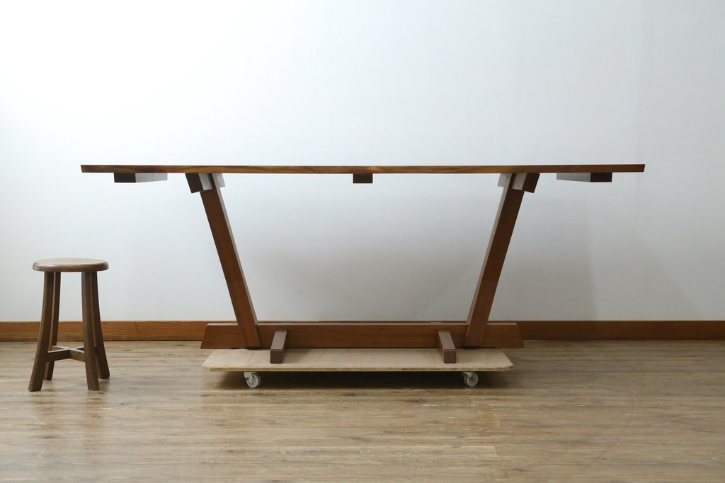 中古　桜製作所創業者・永見眞一氏サイン入り!!　ジョージ・ナカシマ(George Nakashima)　素材を活かした造形が魅力のコノイドテーブル　(R-087692)