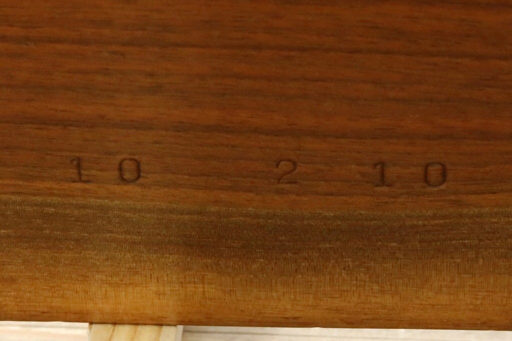 中古　桜製作所創業者・永見眞一氏サイン入り!!　ジョージ・ナカシマ(George Nakashima)　素材を活かした造形が魅力のコノイドテーブル　(R-087692)