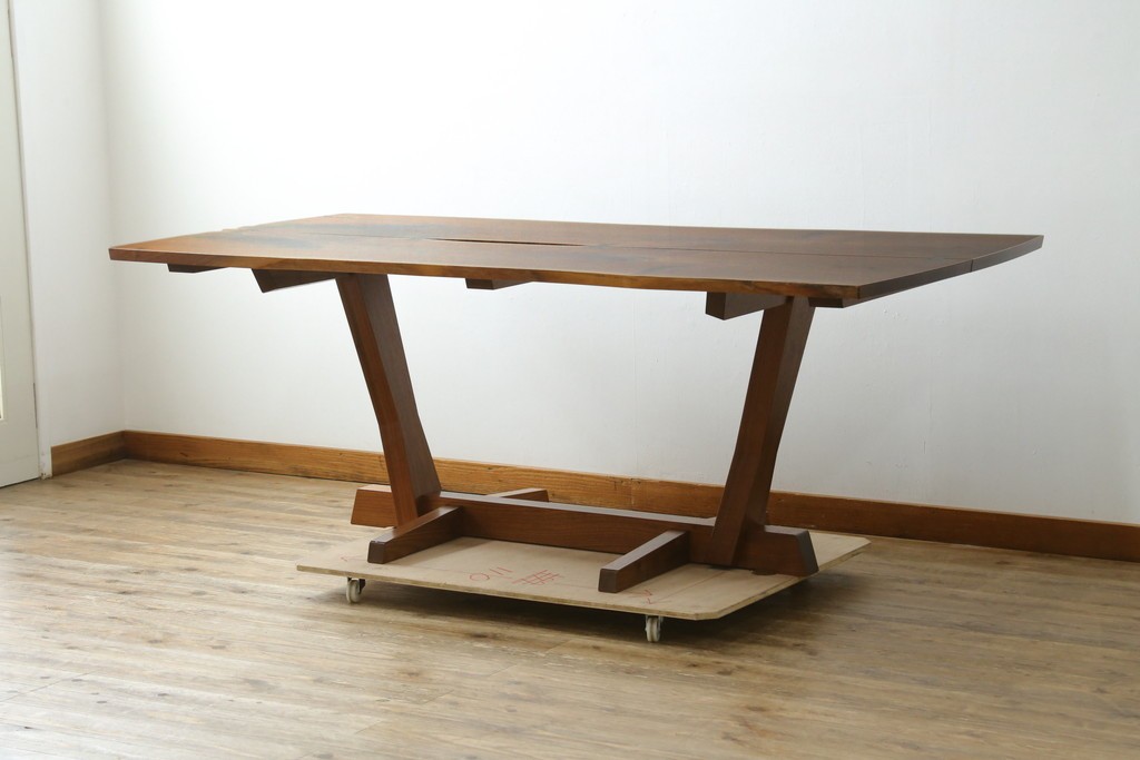 中古　桜製作所創業者・永見眞一氏サイン入り!!　ジョージ・ナカシマ(George Nakashima)　素材を活かした造形が魅力のコノイドテーブル　(R-087692)