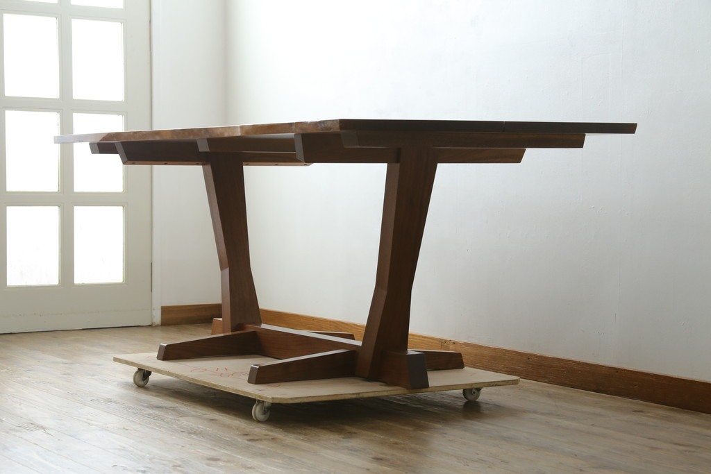 中古　桜製作所創業者・永見眞一氏サイン入り!!　ジョージ・ナカシマ(George Nakashima)　素材を活かした造形が魅力のコノイドテーブル　(R-087692)