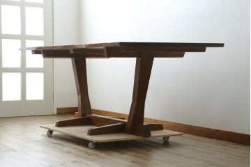中古　桜製作所創業者・永見眞一氏サイン入り!!　ジョージ・ナカシマ(George Nakashima)　素材を活かした造形が魅力のコノイドテーブル　(R-087692)
