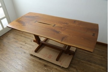 中古　桜製作所創業者・永見眞一氏サイン入り!!　ジョージ・ナカシマ(George Nakashima)　素材を活かした造形が魅力のコノイドテーブル　(R-087692)